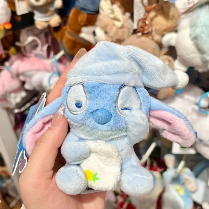 本物のディズニーベビーパジャマ型ぬいぐるみキーホルダーチャーム - スティッチ、くまのプーさん、ロッツォのキャラクター、バッグ、バックパック、ギフト用