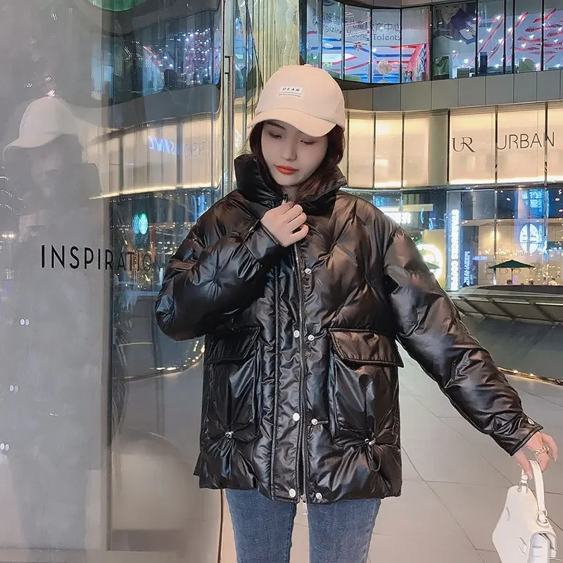 เสื้อโค้ทลำลองทรงหลวมสำหรับผู้หญิงแจ็คเก็ตขนเป็ด2024ฤดูหนาวสีทึบคอตั้ง MODE Korea มันวาวแจ็กเก็ตหนาสำหรับผู้หญิง