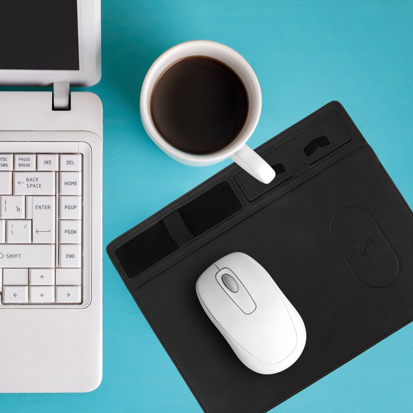 

Wireless Charging Mouse Pad 15W Power Delivery Gaming Mousepad Premium PU Texture Anti-Spill Surface Multi-Functional