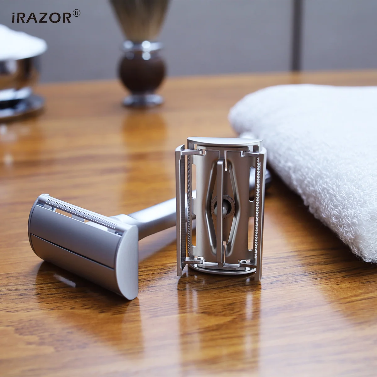 iRAZOR New Butterfly Twist-to-Open Double Edge Safety Razor Classic Men's Shaving Hair Removal Shaver with 10 Original Blades