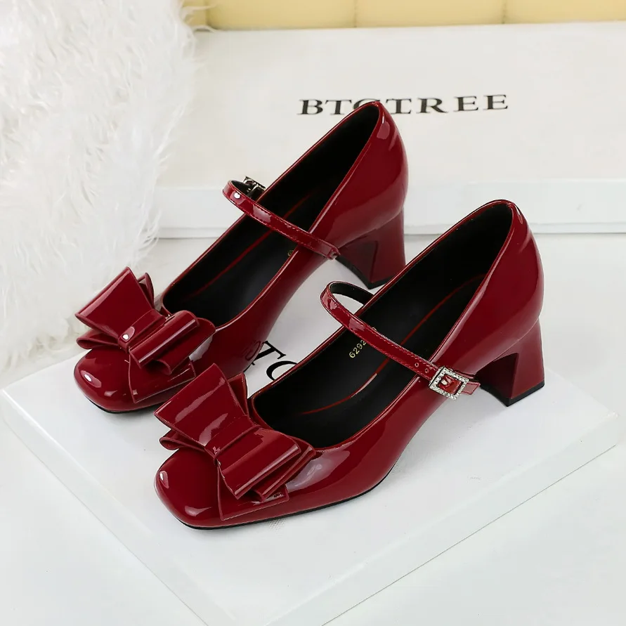 النساء 5 سنتيمتر عالية الكعب سيدة مأدبة فراشة عقدة مضخات براءات الاختراع والجلود جولة منخفضة الكعب الإناث ساحة تو الفم الضحلة ماري جين