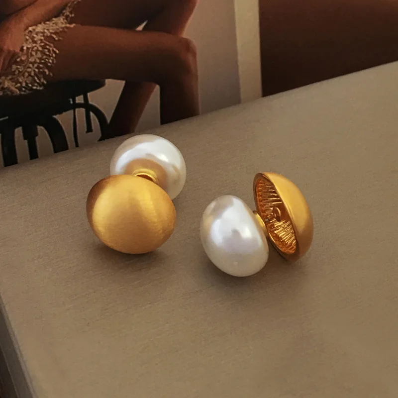 2024 New French Elegant Gold Color Bean Spliced Flat Pearl Stud Earrings for Korean Fashion Jewelry Party Women Sweet Accessory