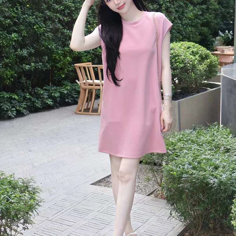 A casual and versatile sleeveless dress for women in summer, a loose and slimming solid-color mid-length T-shirt and vest dress