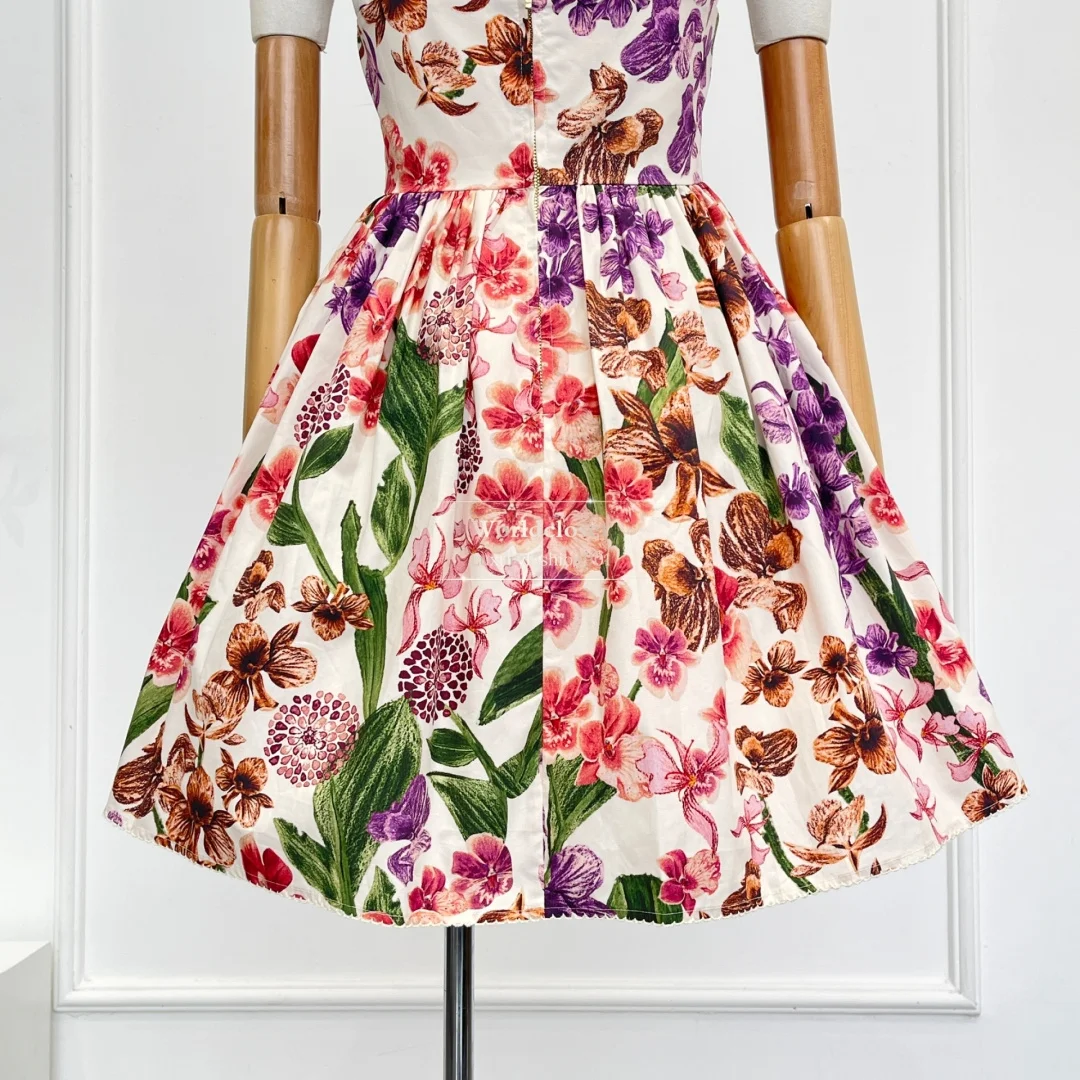 赤紫の花柄プリント花飾り付きノースリーブミニドレス 2025年新作 高品質