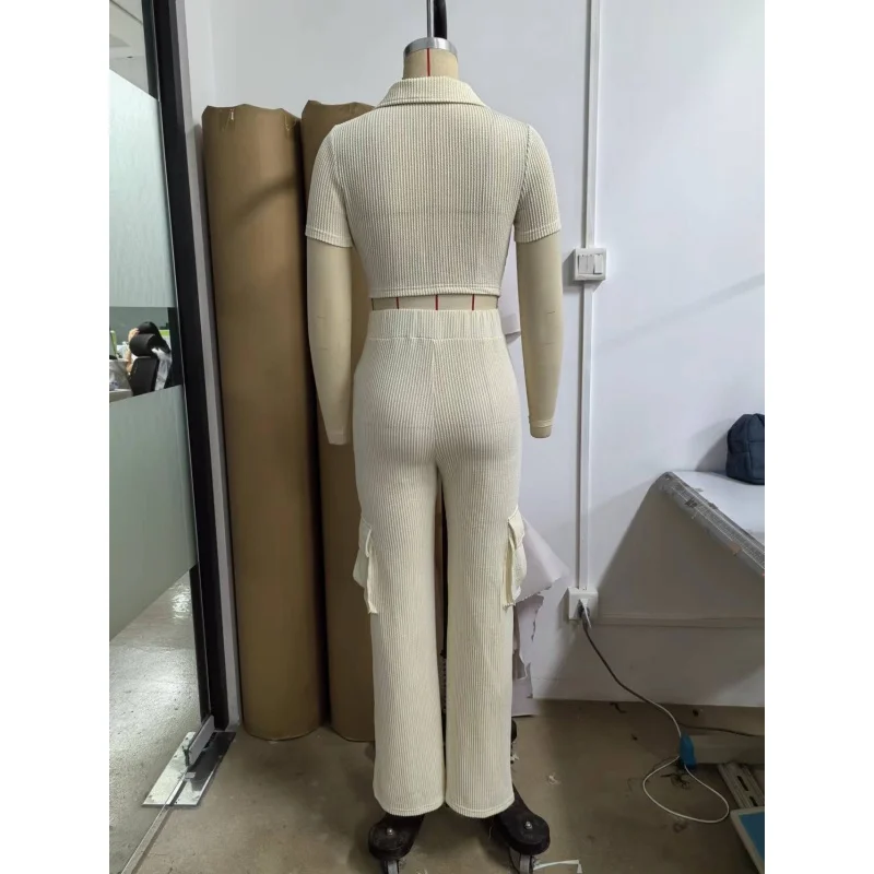 Geripptes, gestreiftes zweiteiliges Outfit für Damen, Revers, Reißverschluss, kurzärmeliges Crop-Top, hochtaillierte Cargo-Hose mit weitem Bein, lässiger Trainingsanzug – Detail 6