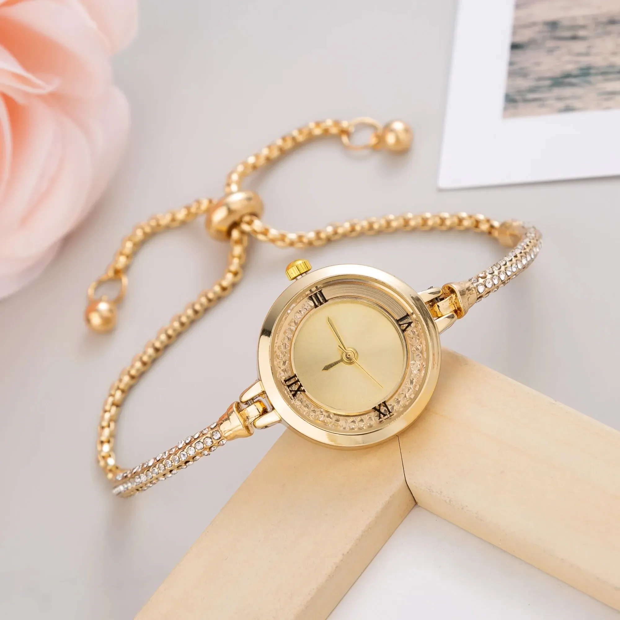 Cute Women\'s Steel Belt Bracelet Watch Quartz Watch Luxury Fashion Small Dial Popular Elegant Women Watch