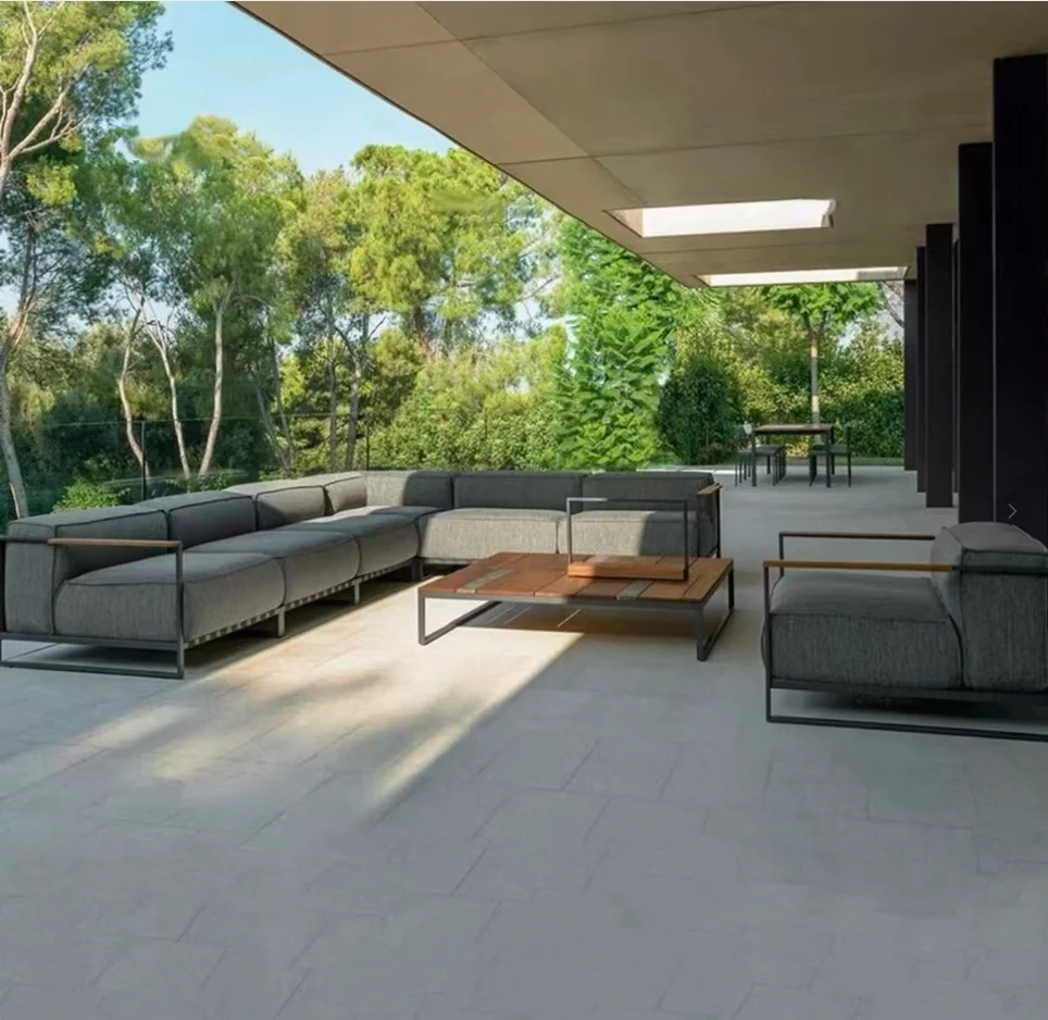 Nordic minimalist outdoor sofa and coffee table set for courtyard, garden, villa and hotel, made of solid wood and aluminum allo