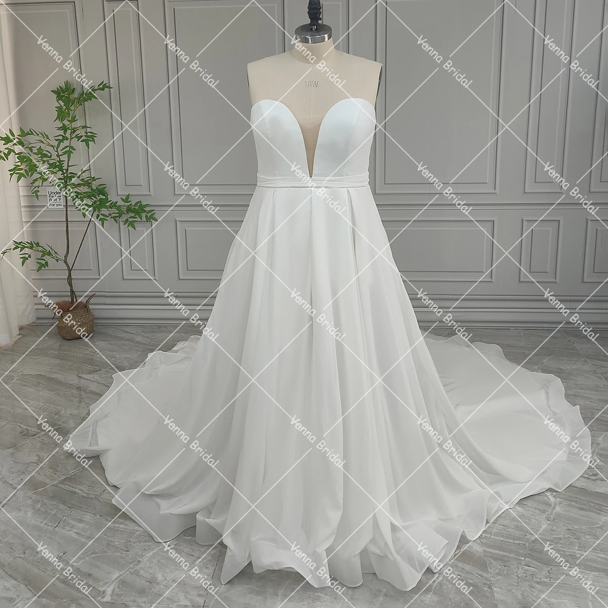 Custom Made Strapless cetim vestido de casamento Plus Size