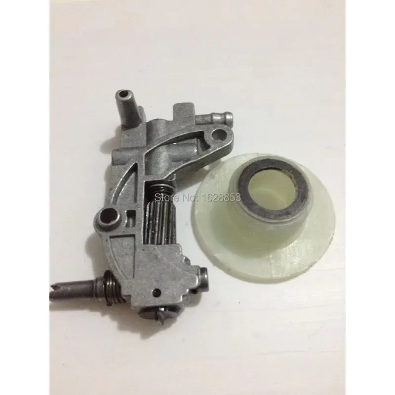 4500/5200/5800 Chainsaw spare parts oil pump with oiler worm drive gear for chain saw 45CC/52CC/58CC