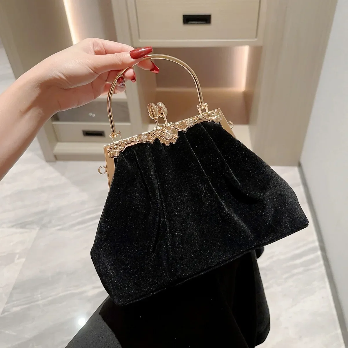 Vintage Black Velvet Metal Handle Handbags For Women Wedding Prom Party Clutch Small Purses Fashion Evening Bag Shoulder Bags