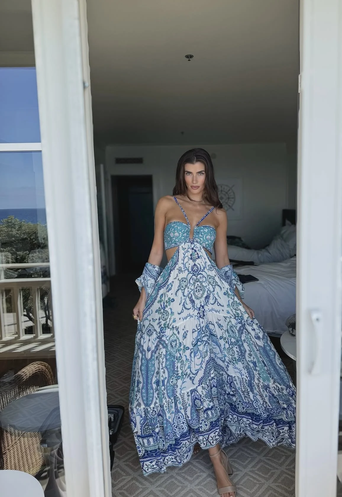 

Waist Hollow Out Women Blue Print Robe Crystal Beaded V-Neck Sleeveless Holiday Female 100% Silk Maxi Dress