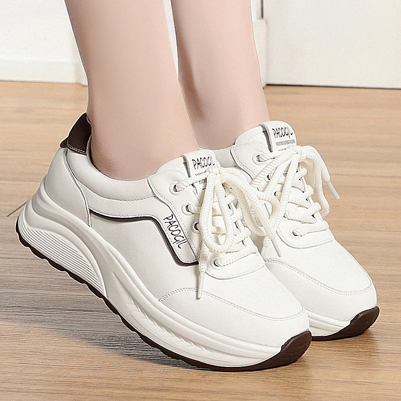 Femmes printemps automne nouveau minimaliste et polyvalent léger semelle souple décontracté plat blanc chaussures confortable mère chaussures de sport