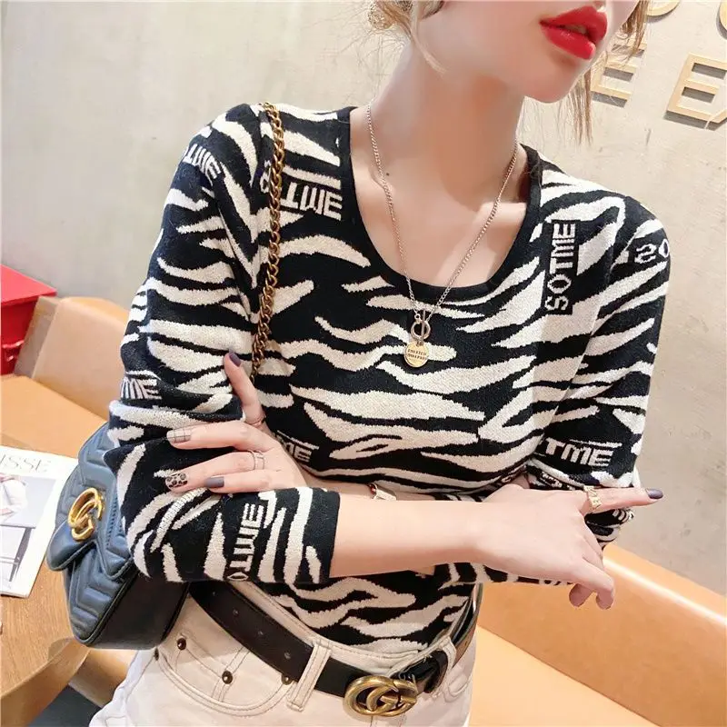 Women\'s Autumn and Winter 2023 New Korean Leopard Fashion Slim Pullover High Neck Striped Long Sleeve Letter Sweater Knit Tops