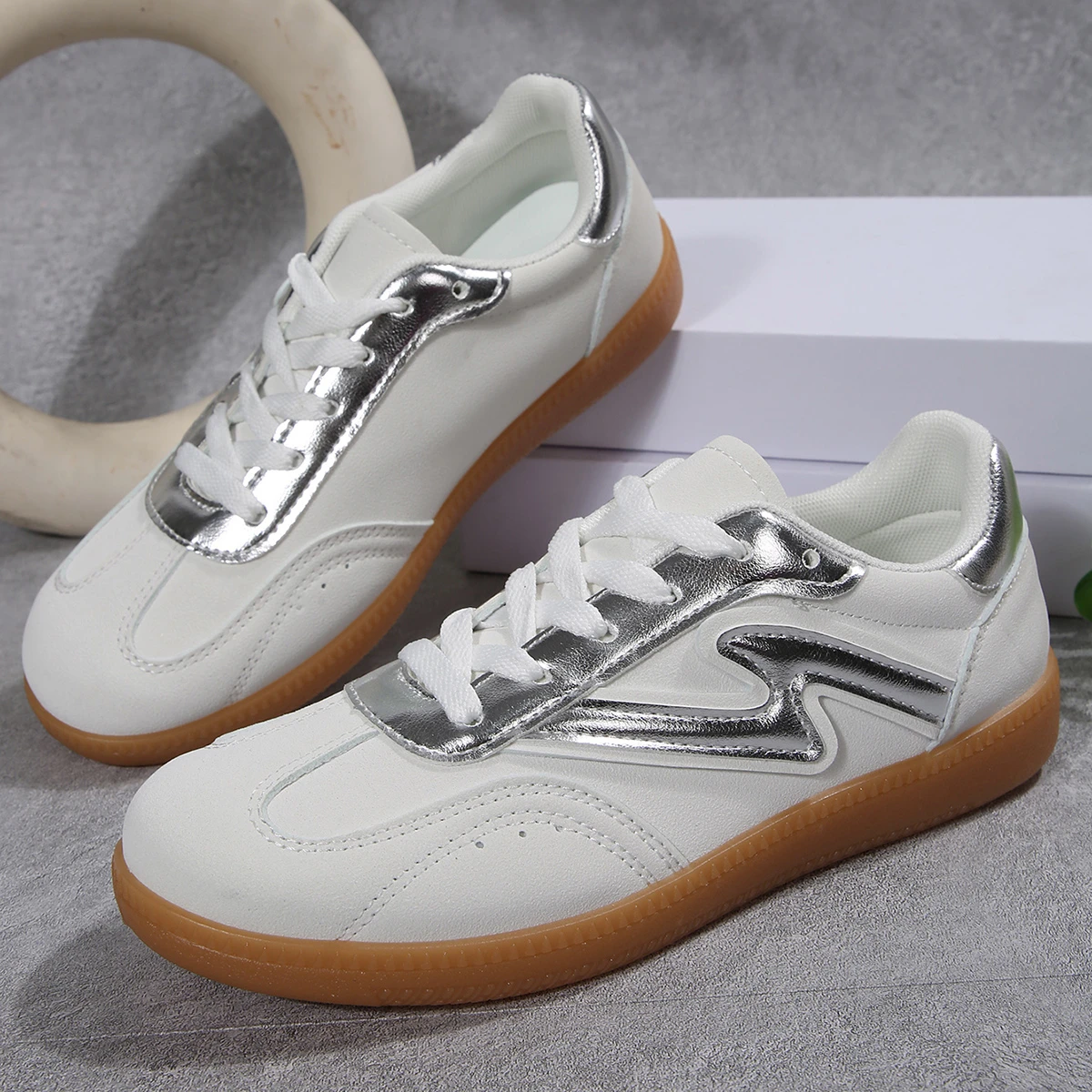 Spring and Autumn Women Sneakers 2026 Women Walking Shoes Skateboarding Shoes Lace-Up Casual Shoes Jogging Casual Sneakers 548
