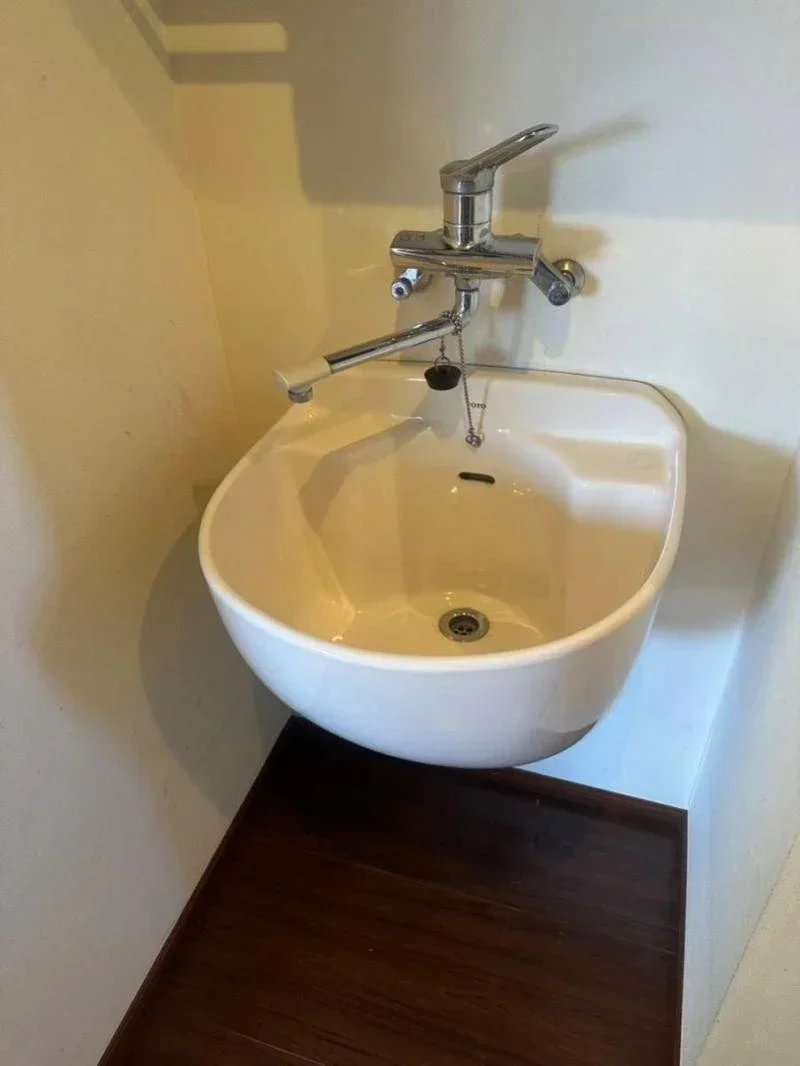 Home Wall-Mounted Big Belly Basin/Washbasin/Laundry Basin/Entrance Wash