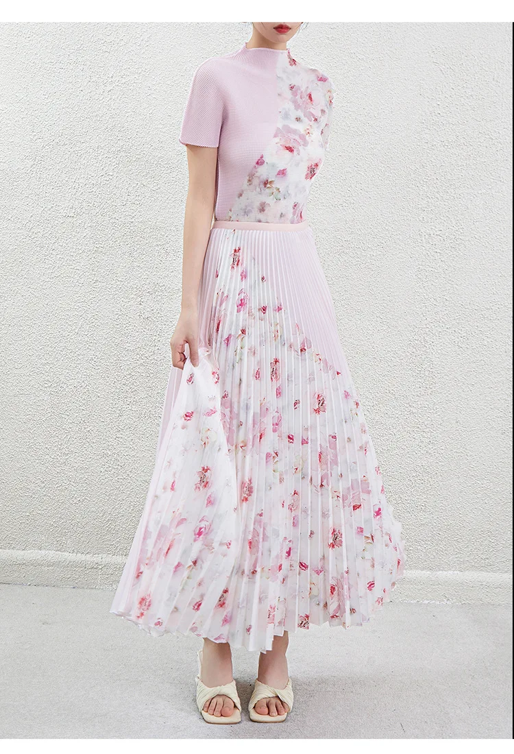 Spring/Summer New Arrival: A unique and sophisticated two-piece set featuring a floral ruffled top and skirt.