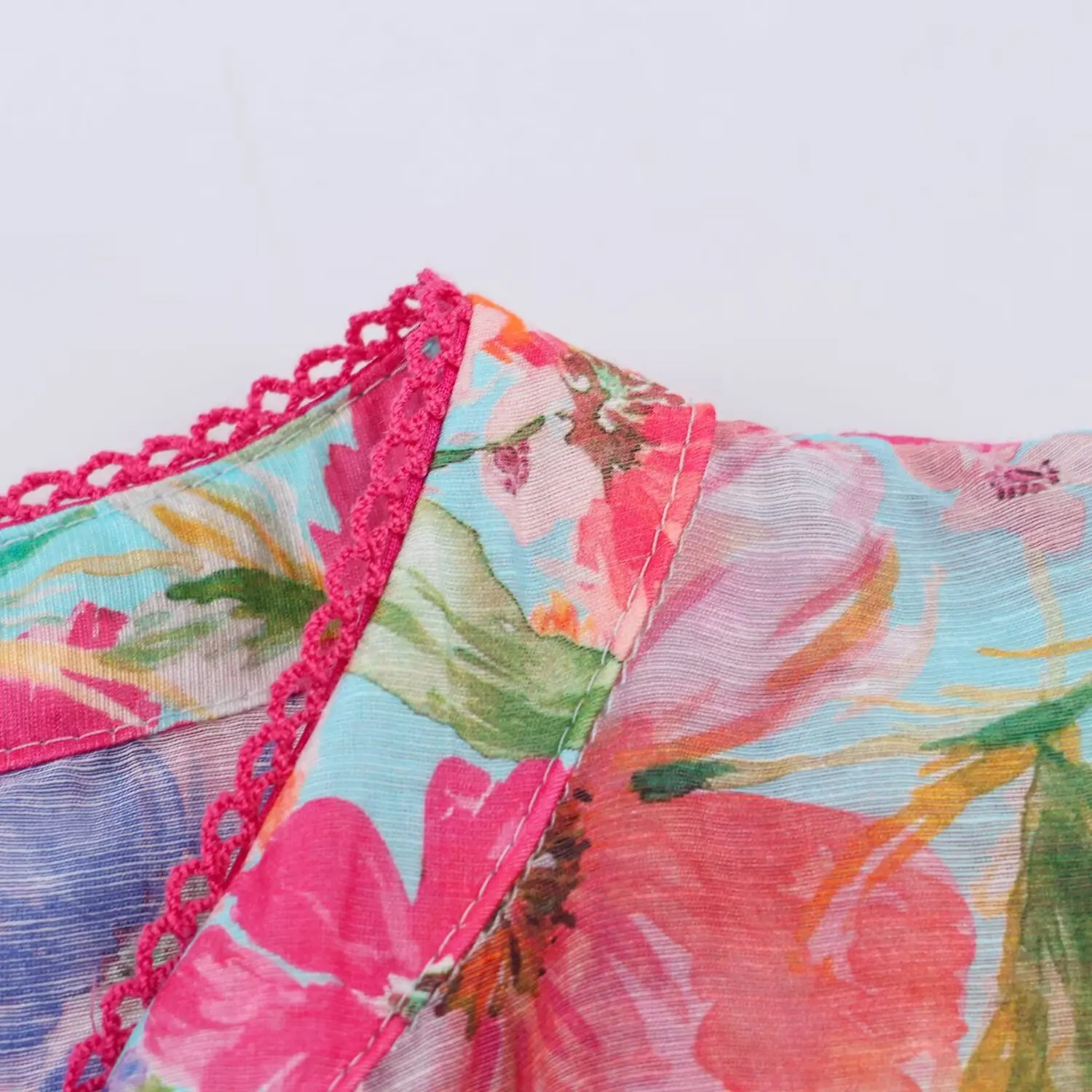 Sommerliche Bluse mit Blumenmuster im Strandstil für Damen, 3/4-Armel, atmungsaktiv, vielseitig, für Büro, Freizeit und Alltag. – Detail 7