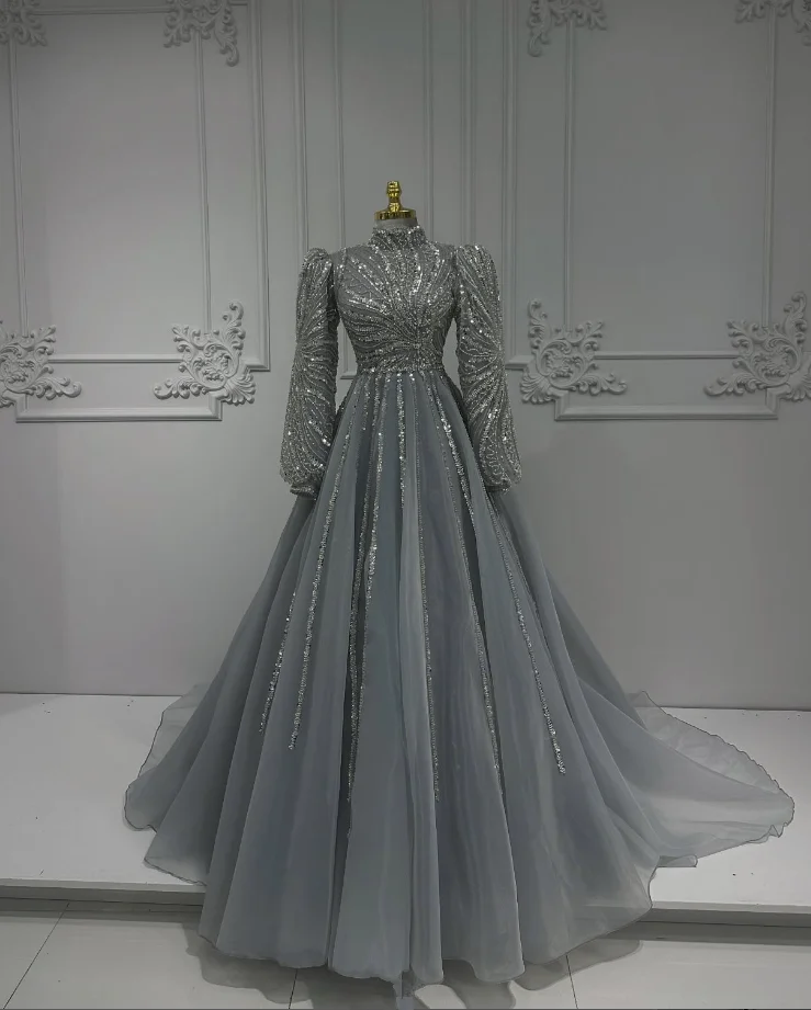 Silbernes glitzerndes muslimisches Kaftan-Abschlussball-formales Kleid mit glitzernder Applikation, Stehkragen und langen Ärmeln, Abendkleid aus dem Nahen Osten, maßgeschneidert