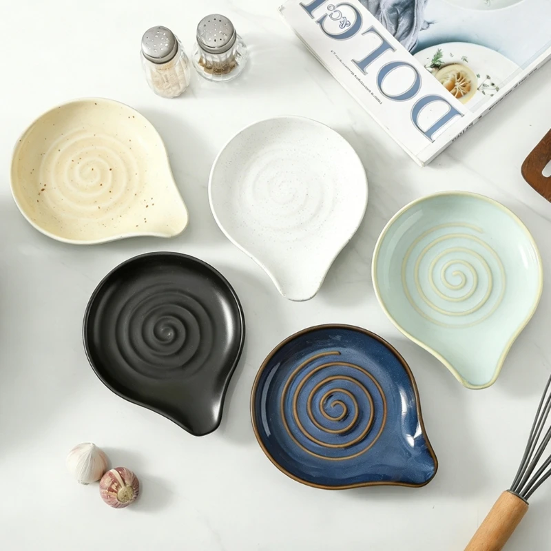 Kitchen Spoon Rest Dish for Stove Side Cooking, Plain Look Rest with Ridged Center and Pointed Tip for Counter Use D2RD