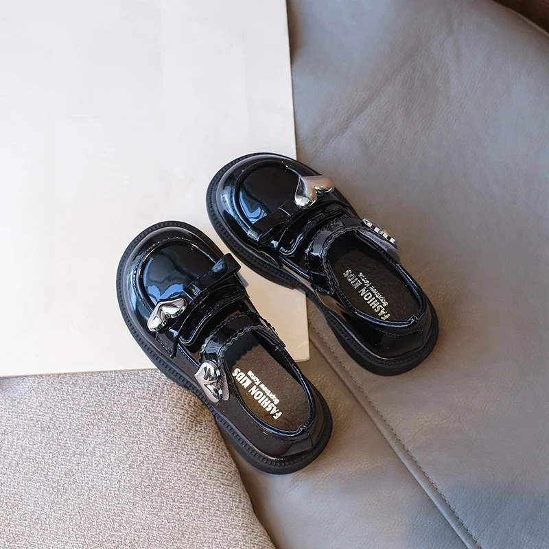 Children\'s Leather Shoes Glossy Black School Girl Shoes Fashion Autumn New Love Kids Princess Causal Mary Jane Shoes Sweet Chic
