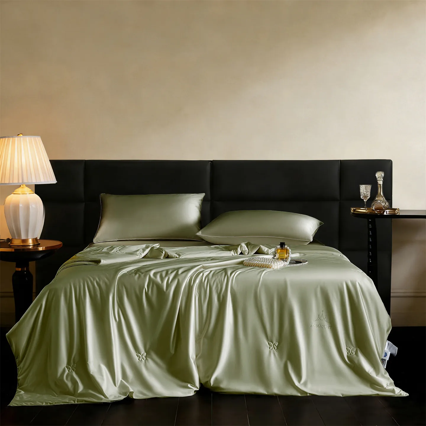 Grade A Mulberry Silk Blanket, 100% Pure Silk Filling and Shell Throw Blankets, Lightweight Soft Silk Comforter/Duvet/Quilt