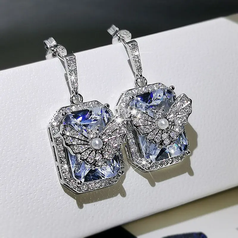 

Jewelry, European and American fashion butterfly earrings, zircon white gold earrings.