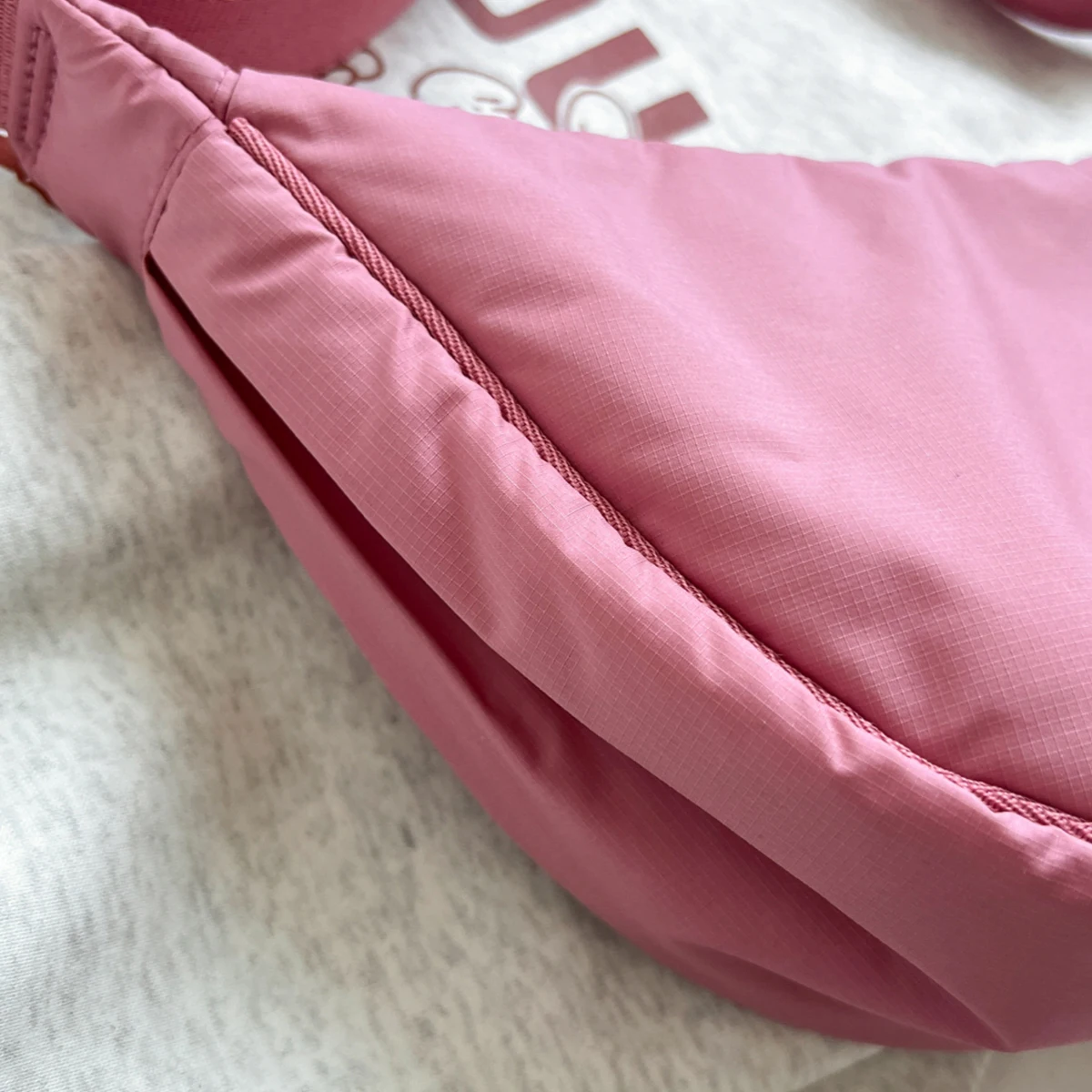 Neue, schlichte, wasserdichte Umhängetasche für Damen, tragbare Tasche zum Tragen unter dem Arm, geräumige, lässige Schultertasche für Herren, leichte Reisetasche aus Canvas zum Einkaufen und Wandern. – Detail 7