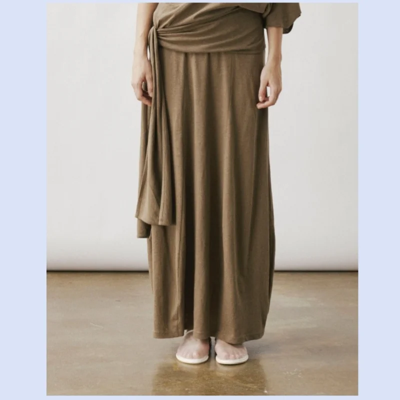 26 year spring/summer new style extremely simple style with a hanging feeling, high waist, loose fit, slimming and long skirt