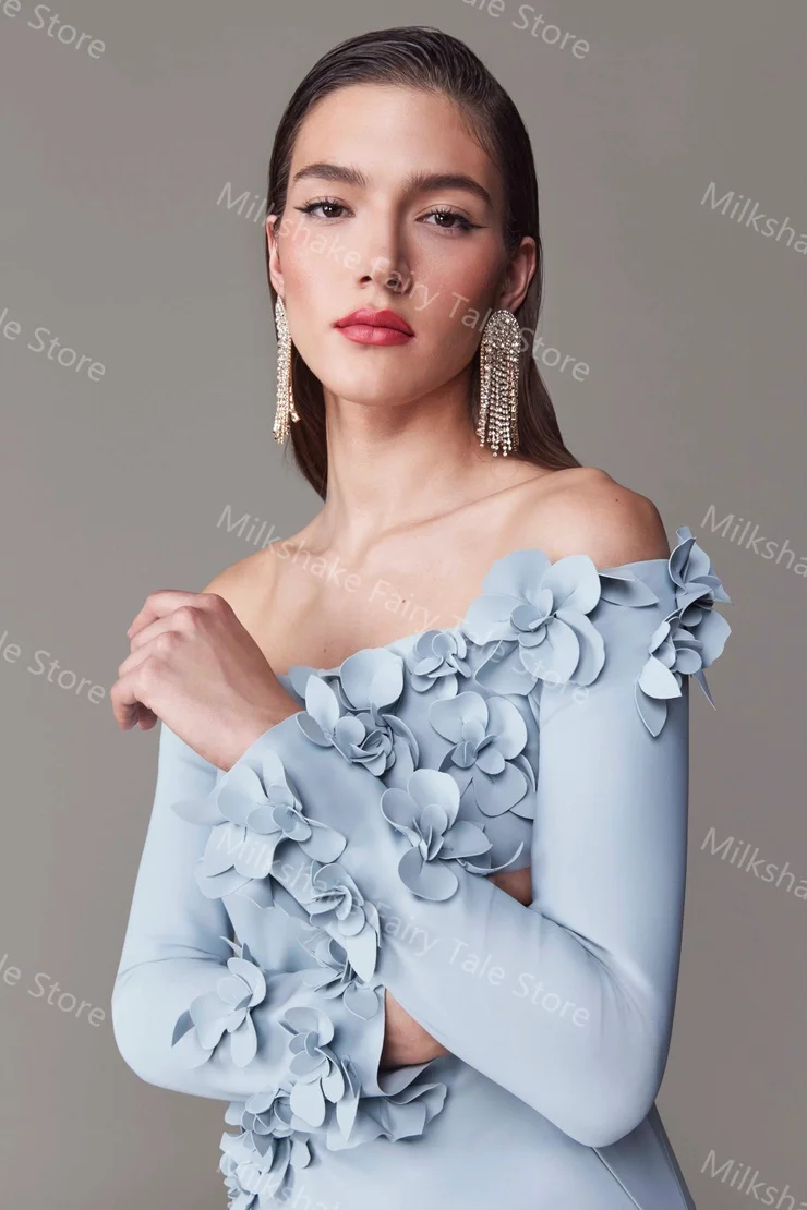 Abiti da sera da donna in raso blu con applicazioni floreali Abiti da ballo a maniche lunghe con spalle scoperte Sweep Train Abiti da cerimonia personalizzati per invitati