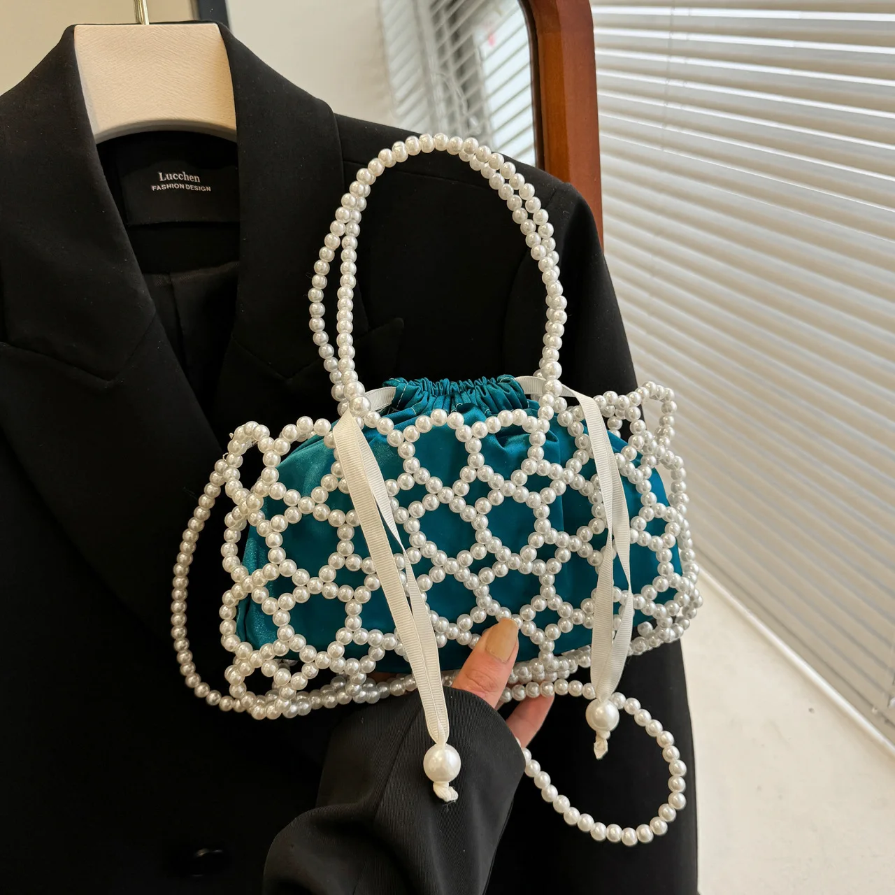 Fashion Hollow Pearls Bags for Women Woven Beaded Handbags Elegant Party Evening Bag Shoulder Crossbody Bag Wedding Clutch Chic