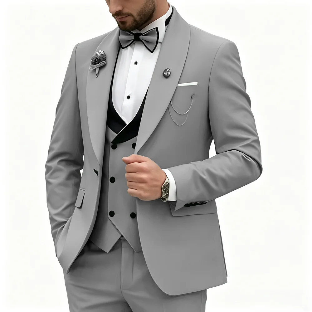 Immagine 3: Completo da uomo in tre pezzi: abito da sposo verde per l’estate (giacca con revers a scialle, pantaloni e gilet).