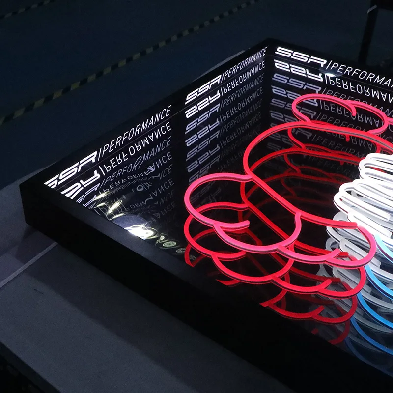 무한대 미러로 공간을 확장하는 3D LED 인피니티 미러의 진짜 매력