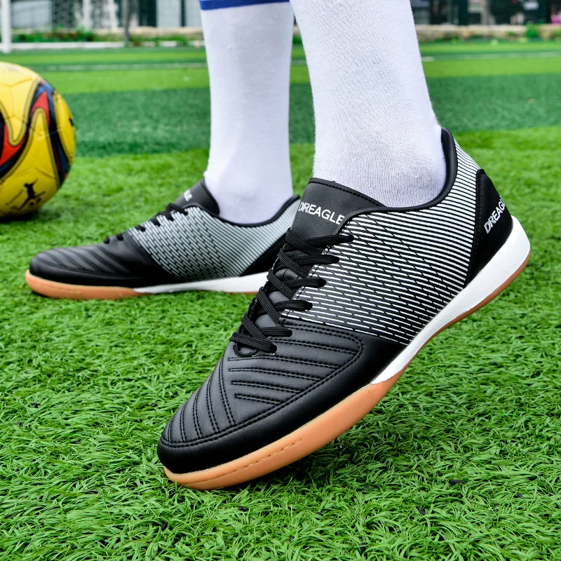 High Quality Futsal Sneakers Men Indoor Soccer Shoes Anti-slip Field Sport Shoes Football Boots Men Turf Shoes zapatos de futbol