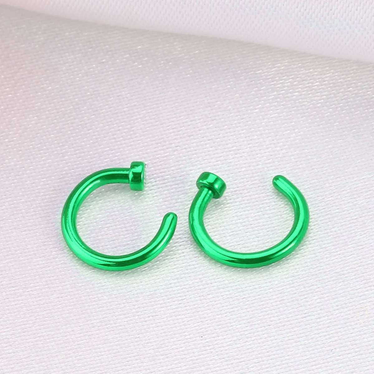 

2 pcs Surgical Titanium Steel Open Nose Ring C-Shaped Hoop Piercing High Polish Comfortable Daily Wear For Men Women 6Mm Green