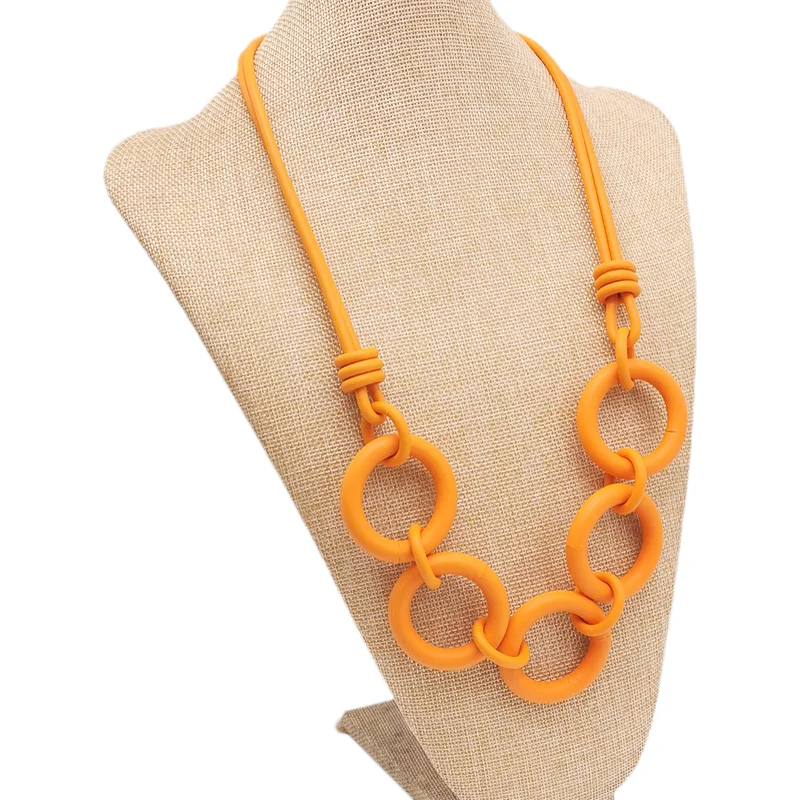 UKEBAY Minimalistische Halskette mit Kreisanhänger aus Gummi für Damen, Gothic-Schmuck, leichtes Modeaccessoire, Geschenk, Halskette für den täglichen Gebrauch – Detail 6