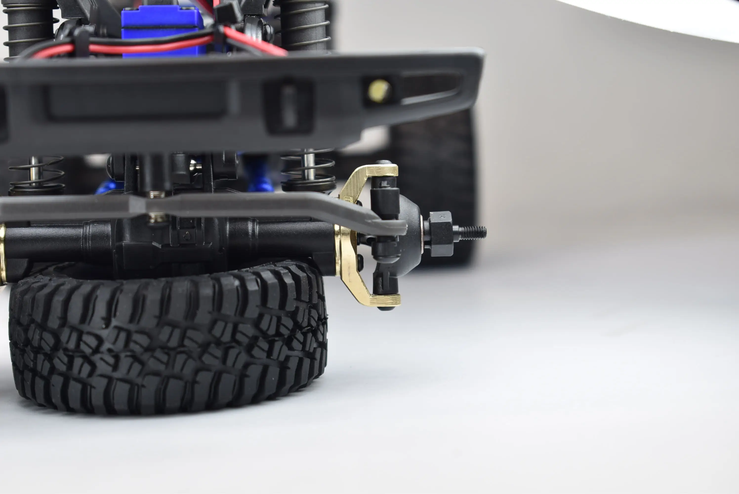 Zestaw mosiężnych piast przednich GPM TRAXXAS 1/18 TRX-4M Ford Bronc Land Rover Defender 97054-1