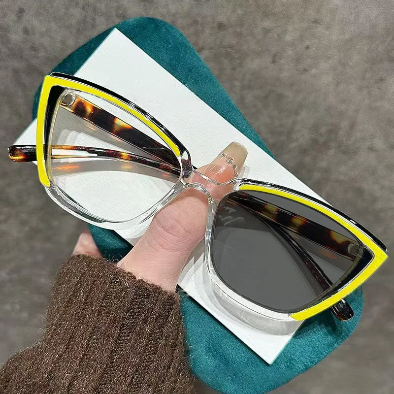 Vintage Colour Block Cat-eye Photochromic Myopia Glasses Women's INS Style Short Sight Glasses Large Frame Popular Eyeglasses