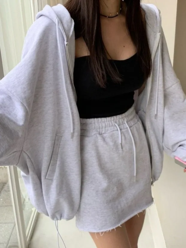 

Корейский женский комплект из двух предметов: свободный кардиган с открытыми плечами и короткая юбка с высокой талией для ранней весны