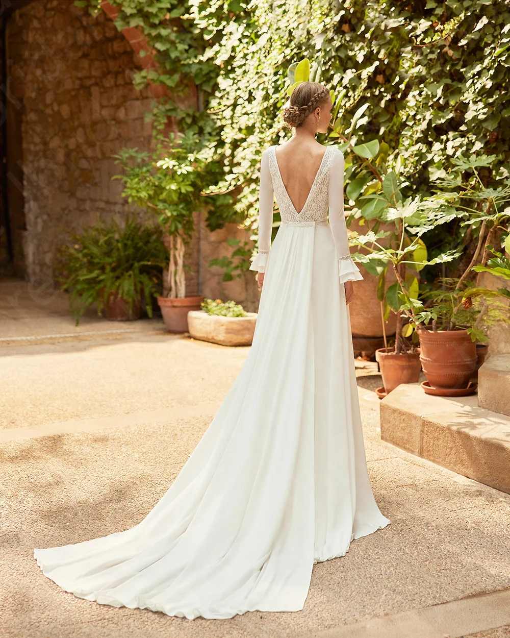 2024 New Arrival Lace Wedding Dresses Boho Bridal Gowns Beach Long Sleeves Bride Dresses Round Neck Wedding Gowns White Back Out