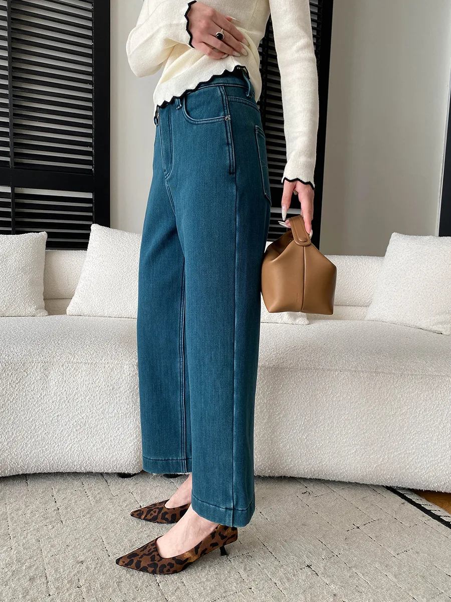 กางเกงยีนส์ทรงตรงขากว้างเอวสูงสีพื้นเรียบง่ายสำหรับผู้หญิง ช่วยให้ดูผอมเพรียว