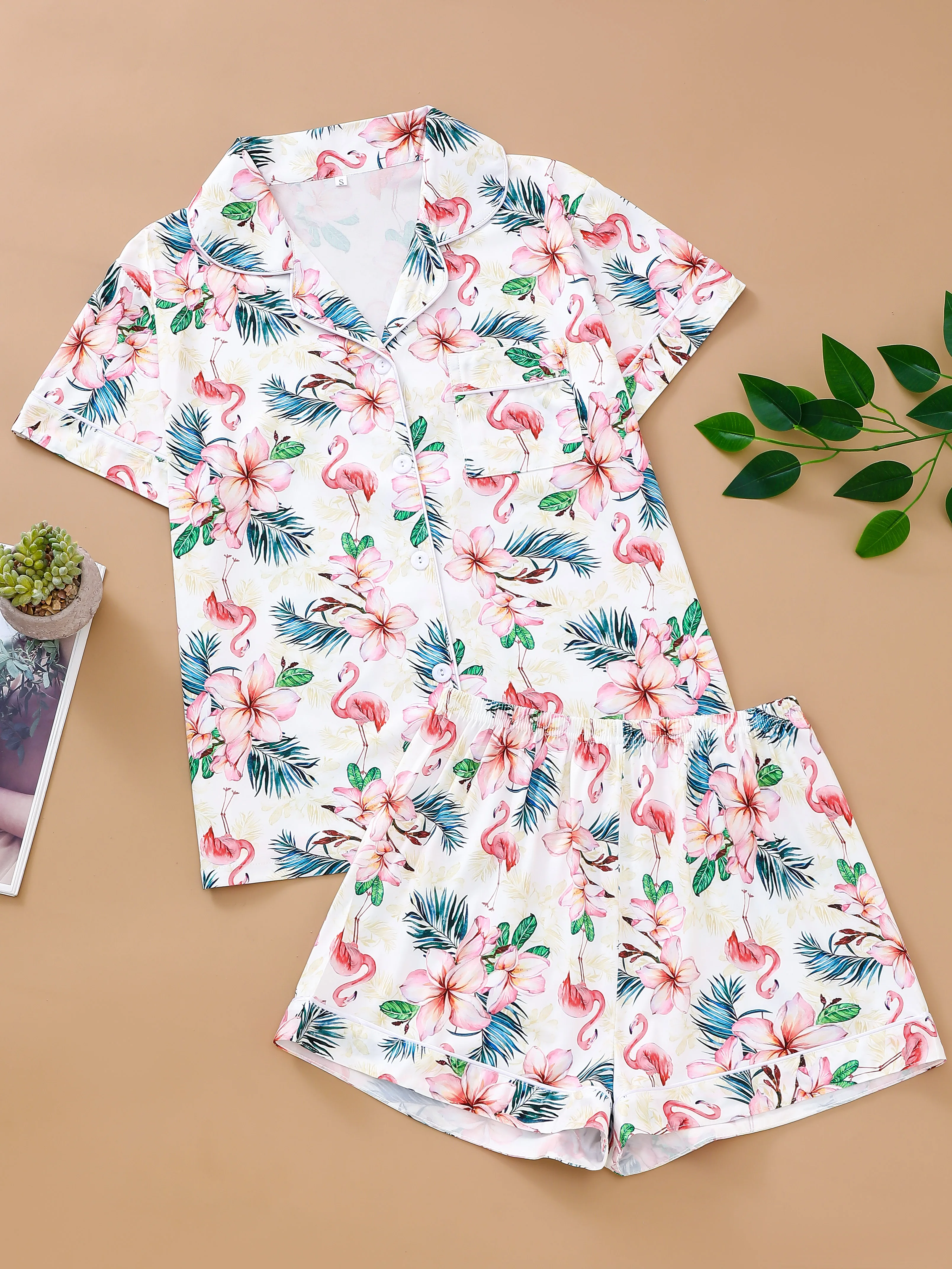 

Повседневный Женский пижамный комплект с фламинго, топ с коротким рукавом с пуговицами и свободными шортами, удобная женская одежда для отдыха