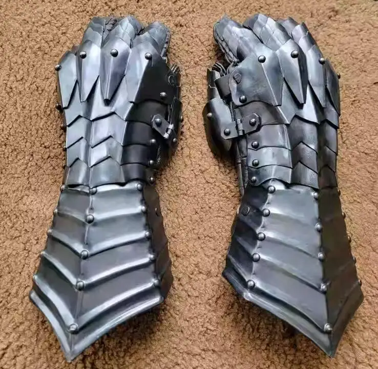 Medieval Europe Dark Knight Gloves Iron Hand Armor