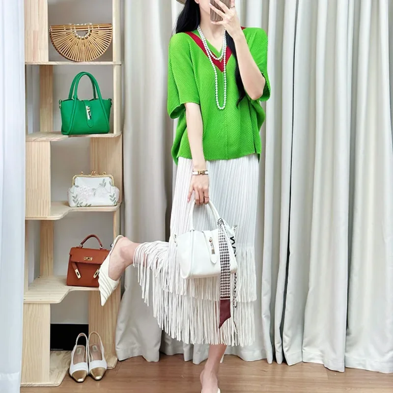 

Miyake Fashion Folding Women's Set V-neck Short Sleeve Top + High Waisted Fringe Skirt Two Piece Set 2025 Summer New Wave