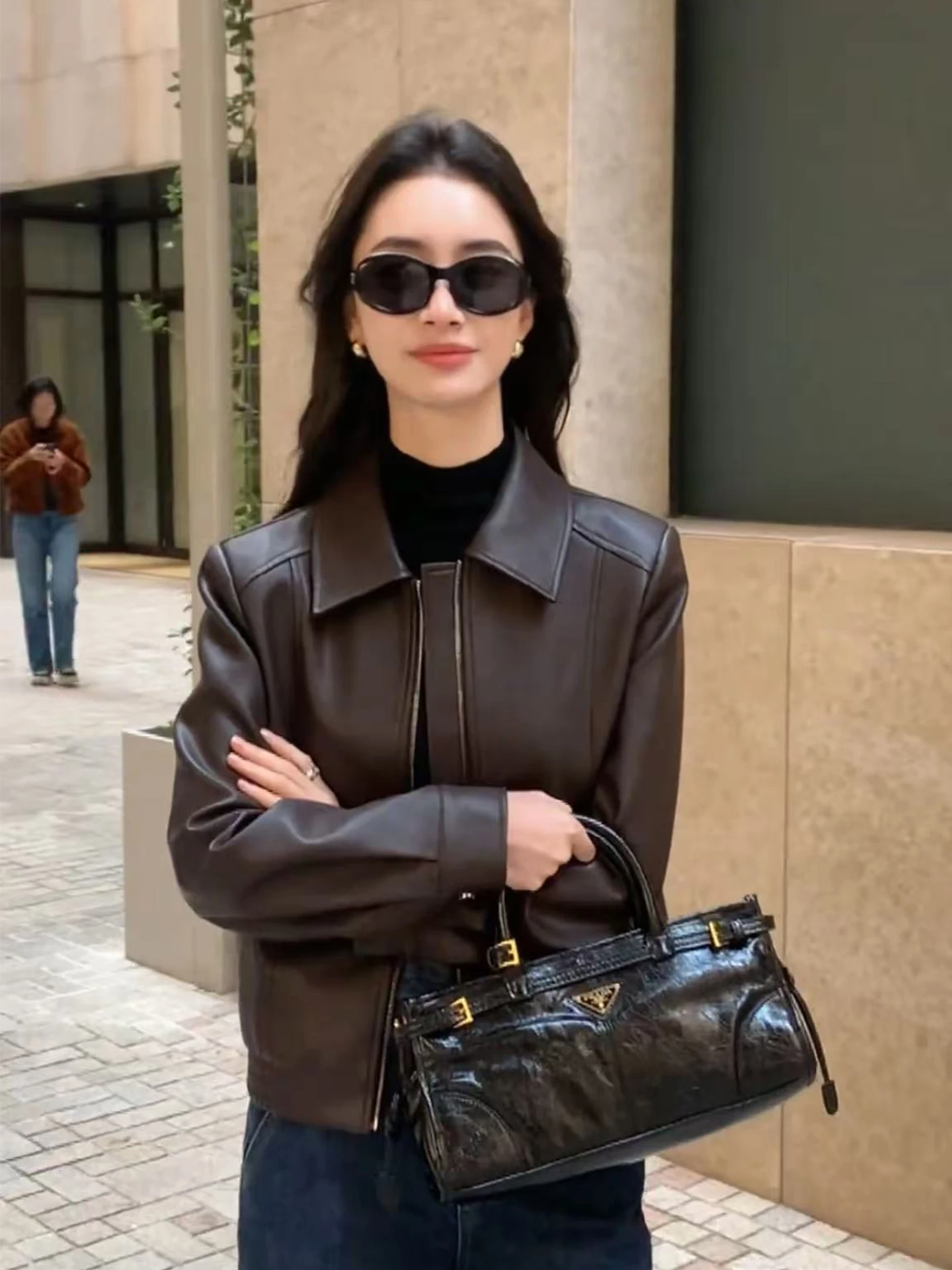 Brązowa Luźna Kurtka Damska ze Skóry PU na Jesień Nowa Uniwersalna Krótka Bluzka Pasująca do Wszystkiego EFFIE QONNA American...