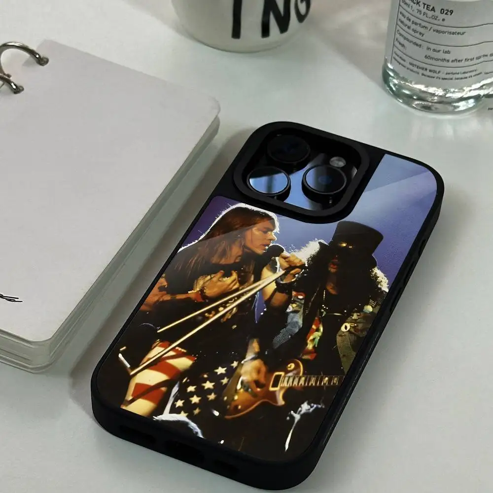 حافظة هاتف G-Guns N A-Axl Rose Roses لهاتف iPhone17,16,15,14,13 Plus، Pro Max Magnetic للشحن اللاسلكي Magsafe