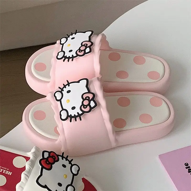 น่ารัก HelloKitty รองเท้าแตะ Kawaii อะนิเมะผู้หญิงฤดูร้อนห้องน้ําลื่นสวมใส่ด้านนอกรองเท้าแตะการ์ตูนกลิ่นรองเท้าในร่ม