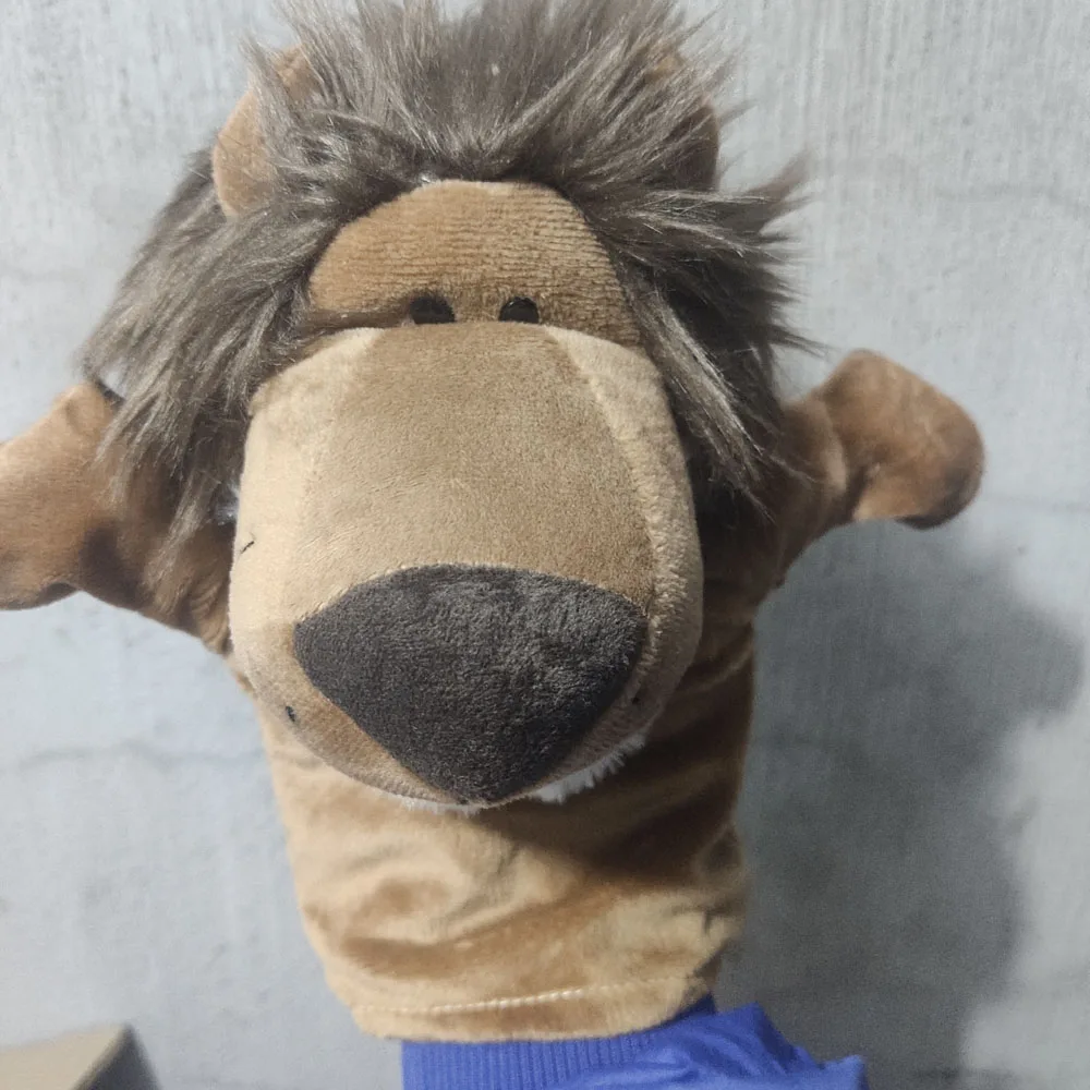 Juguete de peluche infantil con marioneta de mano de león y barba blanca de boca abierta