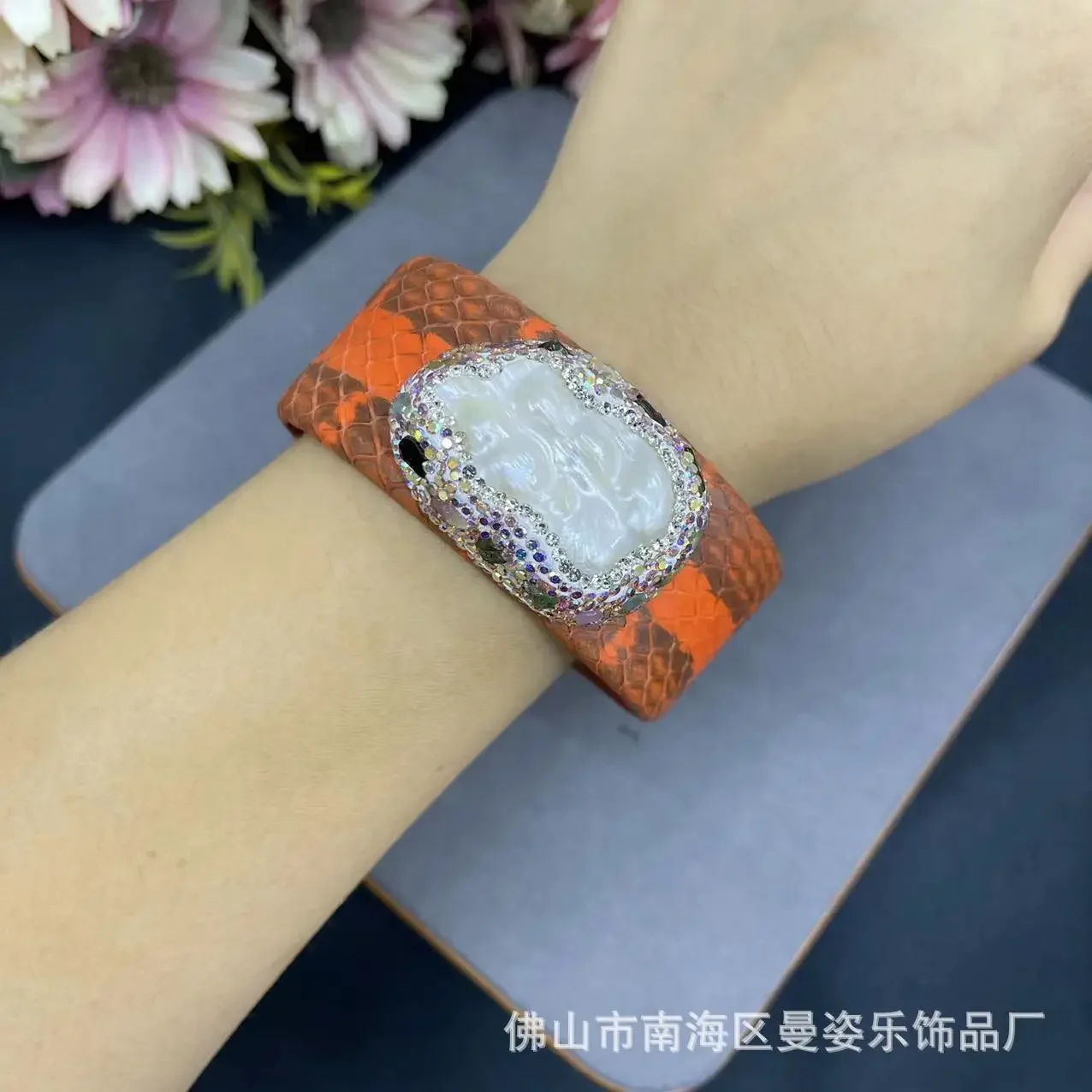 25Mm wide leather baroque pearl thickened live bracelet exported to Europe America and winter popular natural stone jewelry