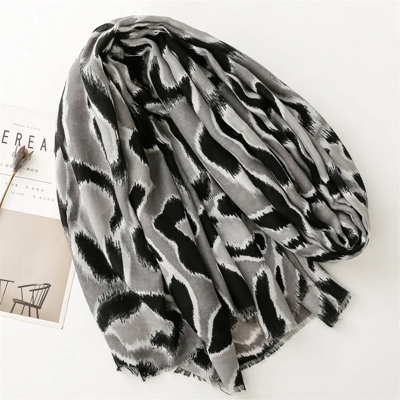 Vintage Gray Printed Leopard Scarf Female Autumn Muslim Women Hijab Scarves Large Size Headband Handkerchief Women\'s Bandana