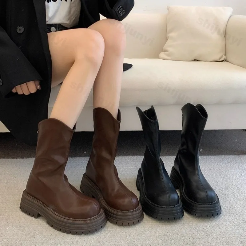 Botas de mujer nueva suela gruesa apiladas moda marrón negro 2025 botas cortas plataforma de cuero arrugado botines casuales zapatos Chelsea